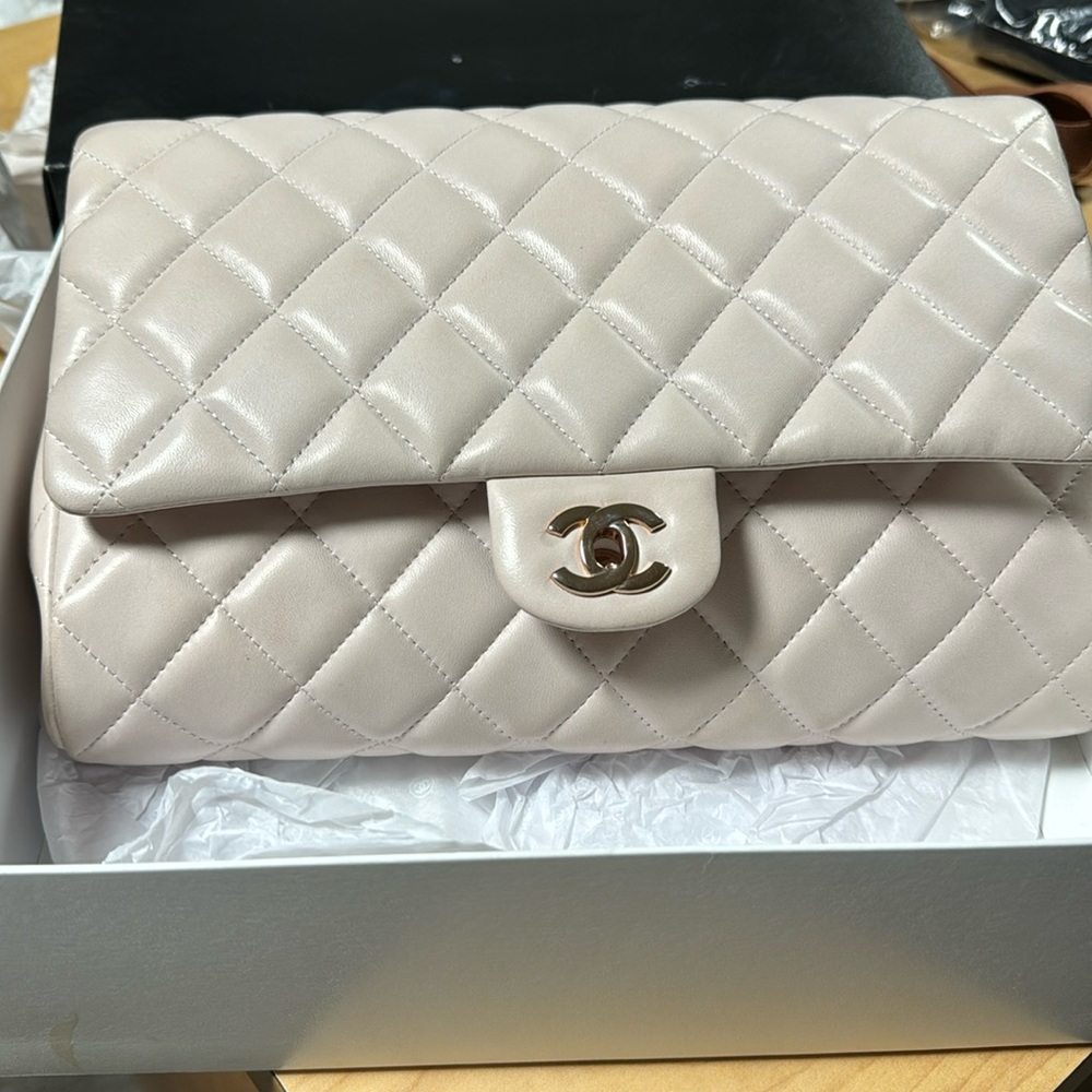 Authentic Chanel, classic flap bag with shoulder handle, can be worn as clutch.